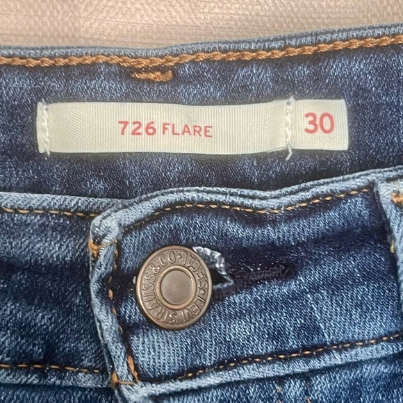Levi’s 726 Flare Jeans Women’s Size 30 Inseam 30” Water<Less - Picture 2 of 5